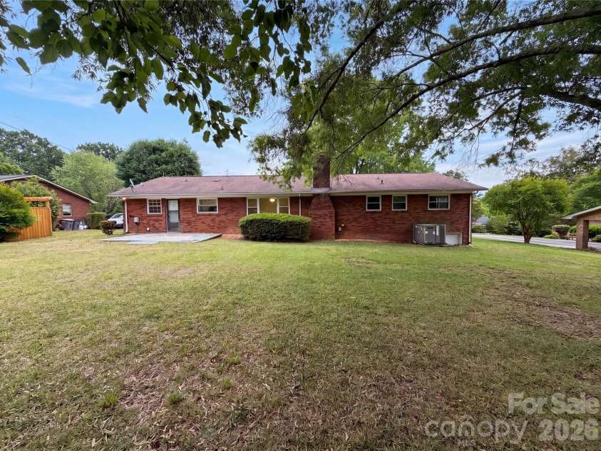 128 Greenview Drive, Kannapolis, NC 28081.  MLS# CAR4379540, YatesRealty ID 19477. 