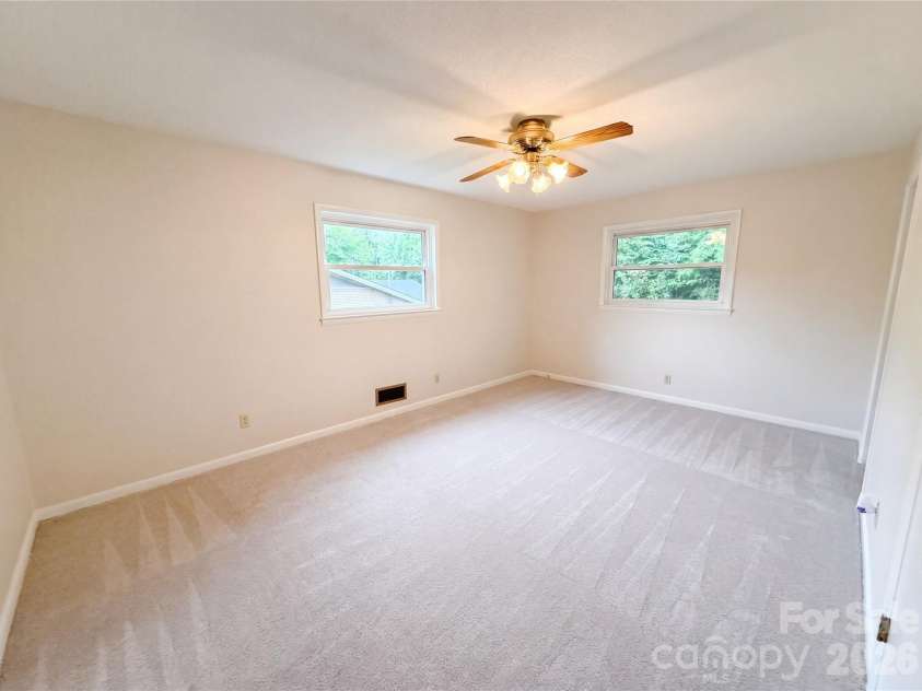 128 Greenview Drive, Kannapolis, NC 28081.  MLS# CAR4379540, YatesRealty ID 19477. 