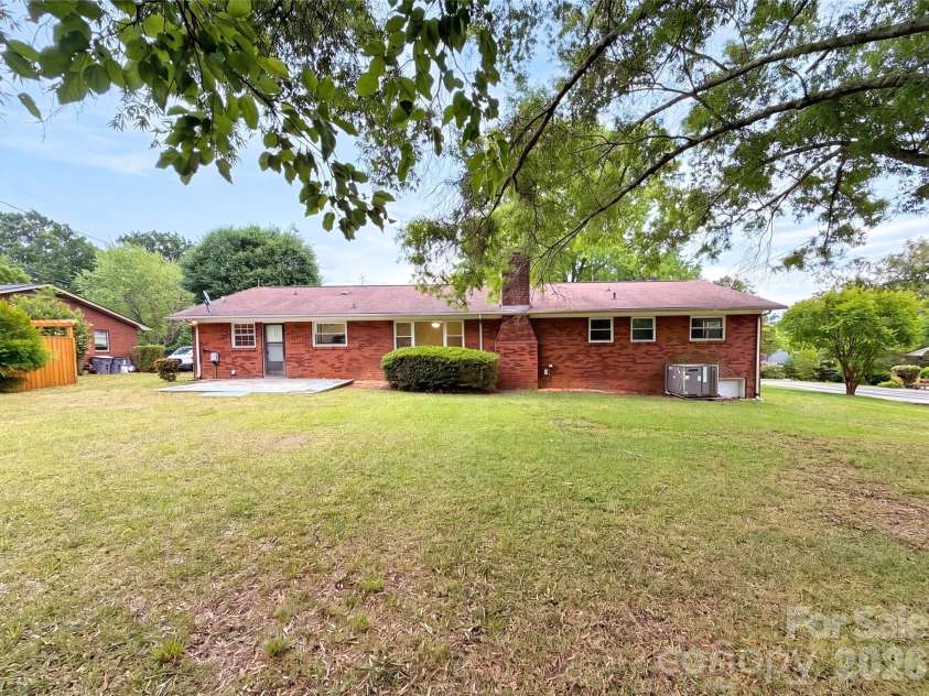 128 Greenview Drive, Kannapolis, NC 28081.  MLS# CAR4379540, YatesRealty ID 19477. 