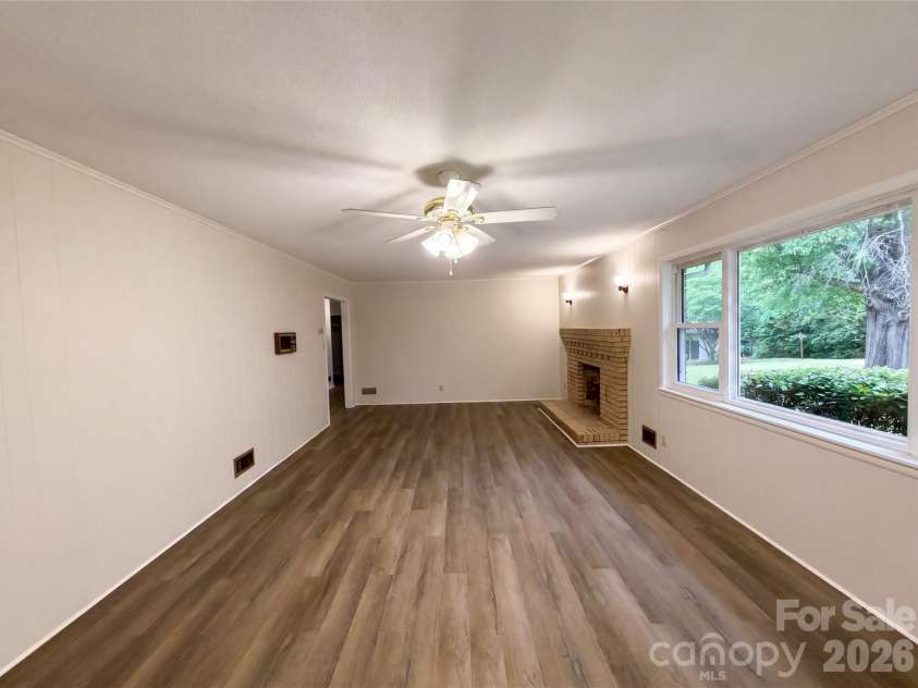 128 Greenview Drive, Kannapolis, NC 28081.  MLS# CAR4379540, YatesRealty ID 19477. 