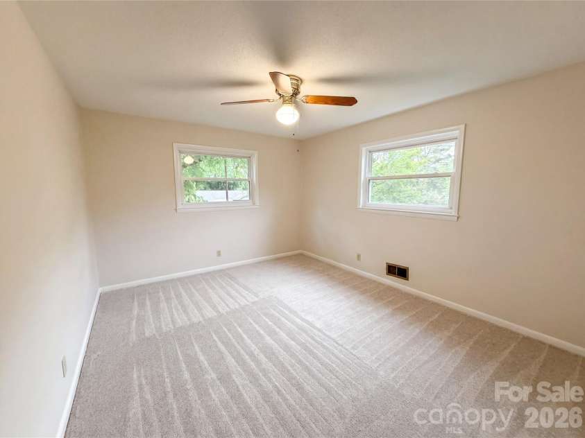 128 Greenview Drive, Kannapolis, NC 28081.  MLS# CAR4379540, YatesRealty ID 19477. 