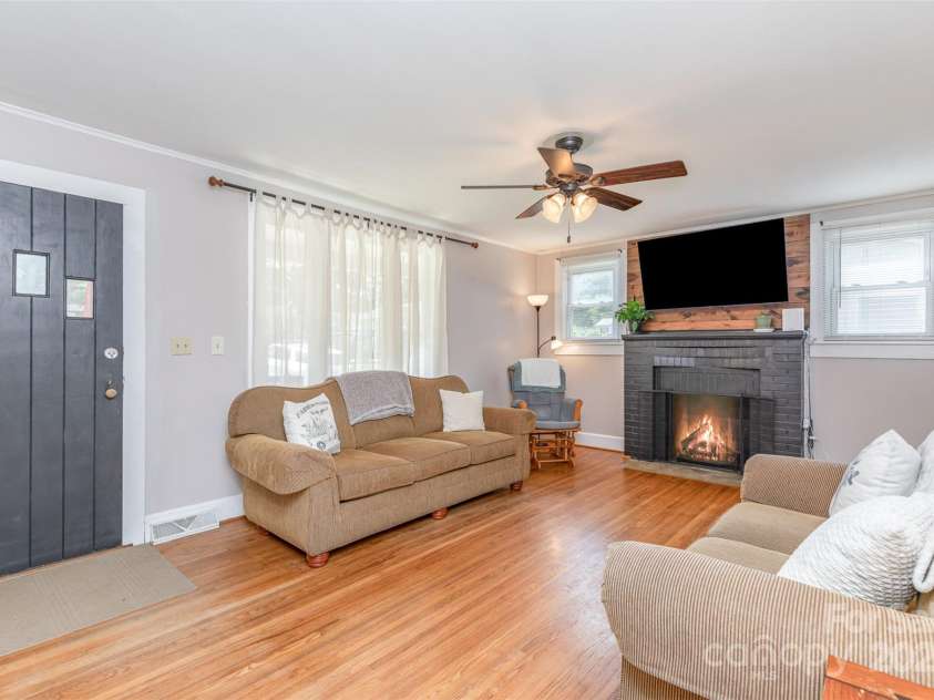 810 Maplewood Avenue, Kannapolis, NC 28081.  MLS# CAR4269785, YatesRealty ID 19477. 