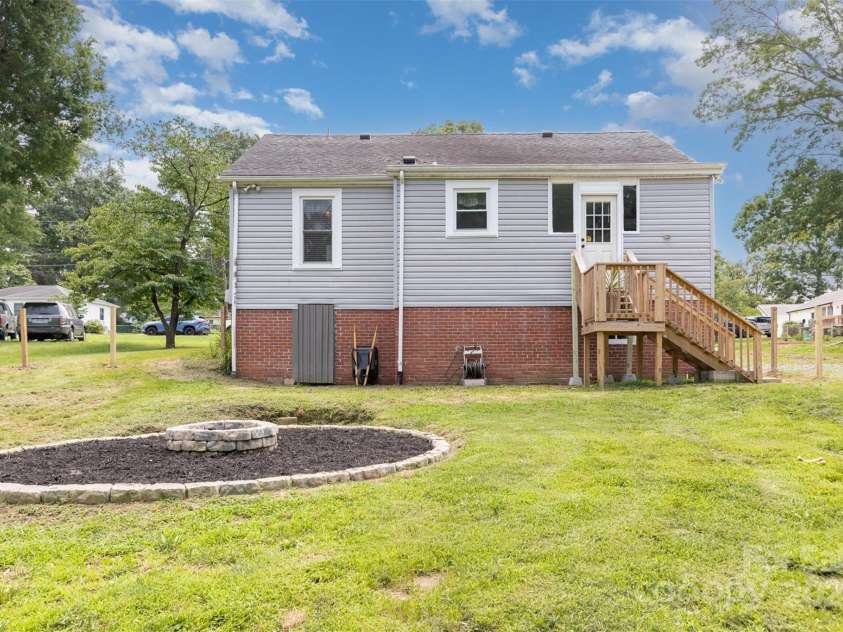 810 Maplewood Avenue, Kannapolis, NC 28081.  MLS# CAR4269785, YatesRealty ID 19477. 