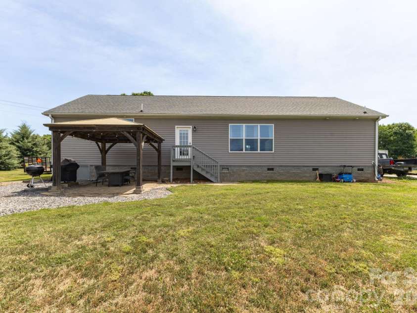 618 Society Road, Statesville, NC 28625.  MLS# CAR4379435, YatesRealty ID 19478. 