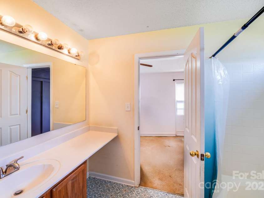 6922 Brandon Chase Lane, Concord, NC 28025.  MLS# CAR4270223, YatesRealty ID 19478. 