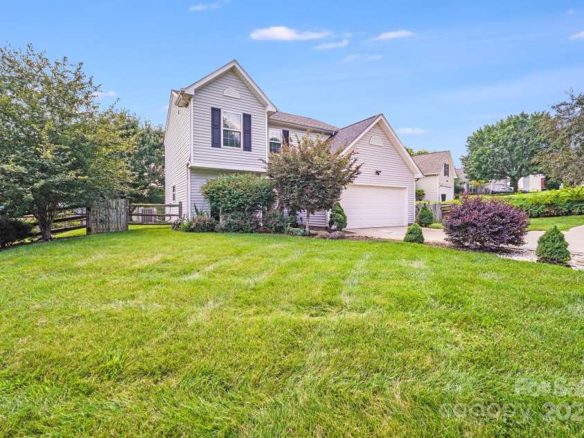 6922 Brandon Chase Lane, Concord, NC 28025.  MLS# CAR4270223, YatesRealty ID 19478. 