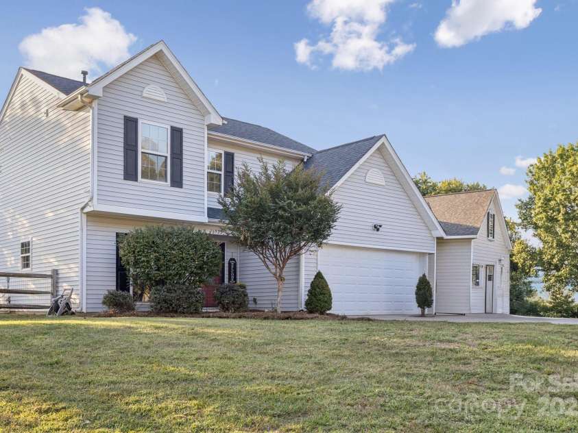 6922 Brandon Chase Lane, Concord, NC 28025.  MLS# CAR4305276, YatesRealty ID 19478. 