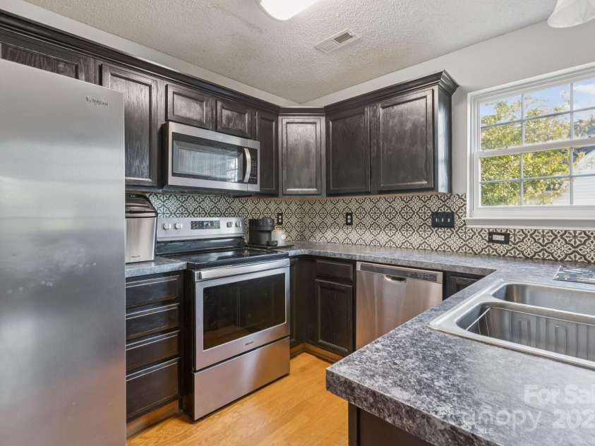 6922 Brandon Chase Lane, Concord, NC 28025.  MLS# CAR4305276, YatesRealty ID 19478. 