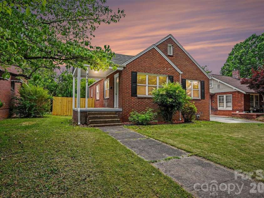 823 Lincolnton Road, Salisbury, NC 28144.  MLS# CAR4379544, YatesRealty ID 19479. 