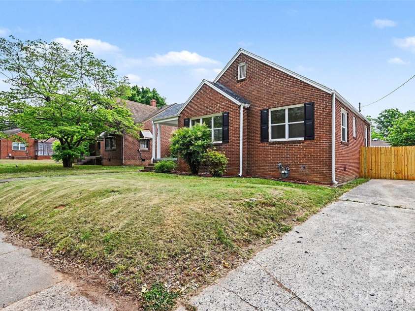 823 Lincolnton Road, Salisbury, NC 28144.  MLS# CAR4379544, YatesRealty ID 19479. 