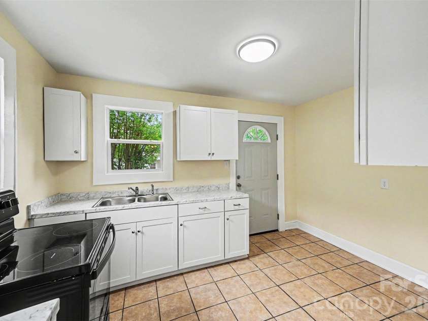 823 Lincolnton Road, Salisbury, NC 28144.  MLS# CAR4379544, YatesRealty ID 19479. 