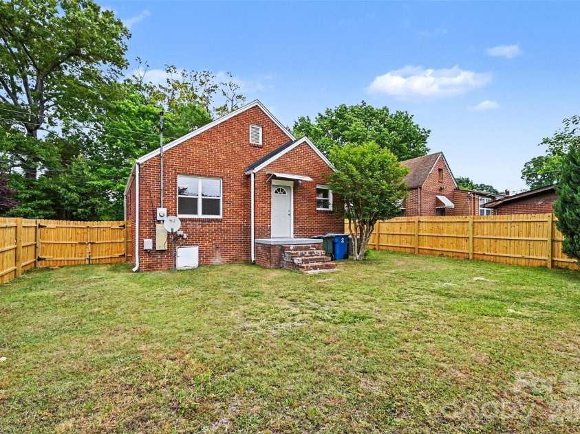 823 Lincolnton Road, Salisbury, NC 28144.  MLS# CAR4379544, YatesRealty ID 19479. 