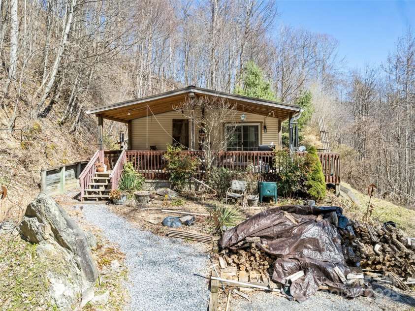 454 Short Ridge Lane, Clyde, NC 28721.  MLS# CAR4233022, YatesRealty ID 1948. 