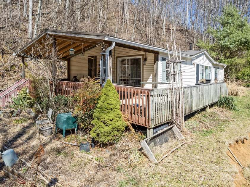 454 Short Ridge Lane, Clyde, NC 28721.  MLS# CAR4233022, YatesRealty ID 1948. 