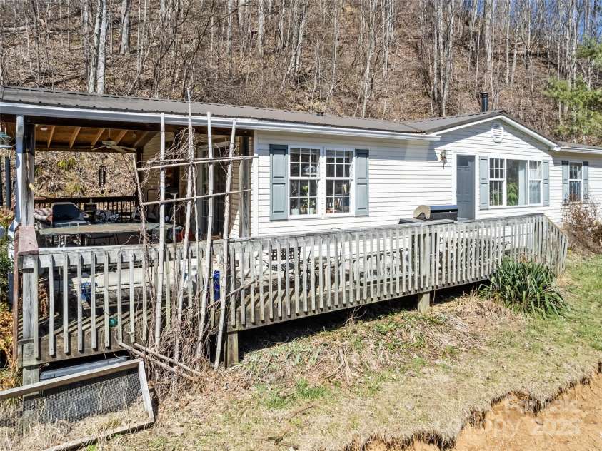 454 Short Ridge Lane, Clyde, NC 28721.  MLS# CAR4233022, YatesRealty ID 1948. 