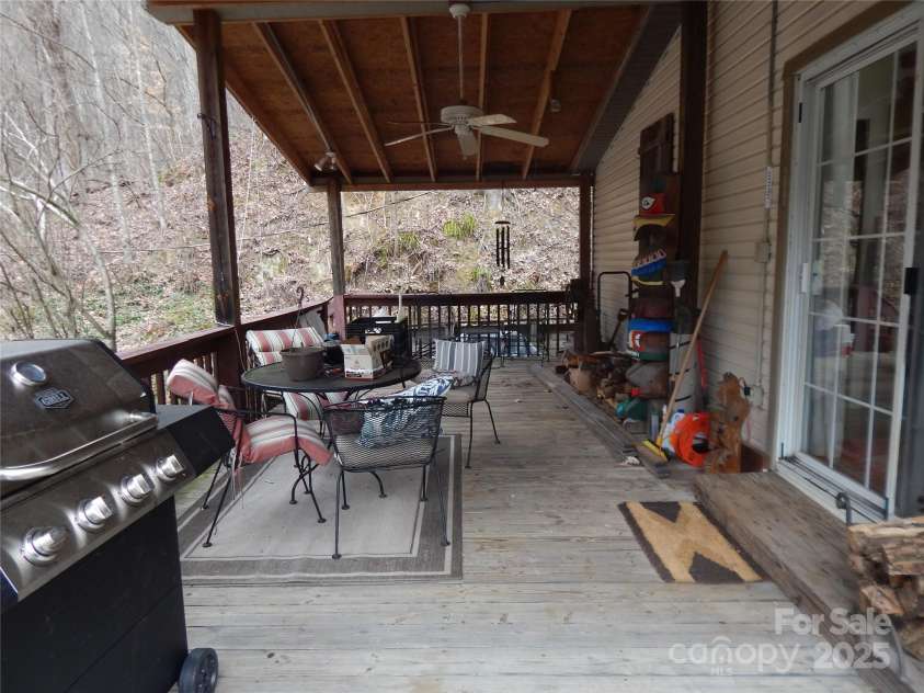 454 Short Ridge Lane, Clyde, NC 28721.  MLS# CAR4233022, YatesRealty ID 1948. 