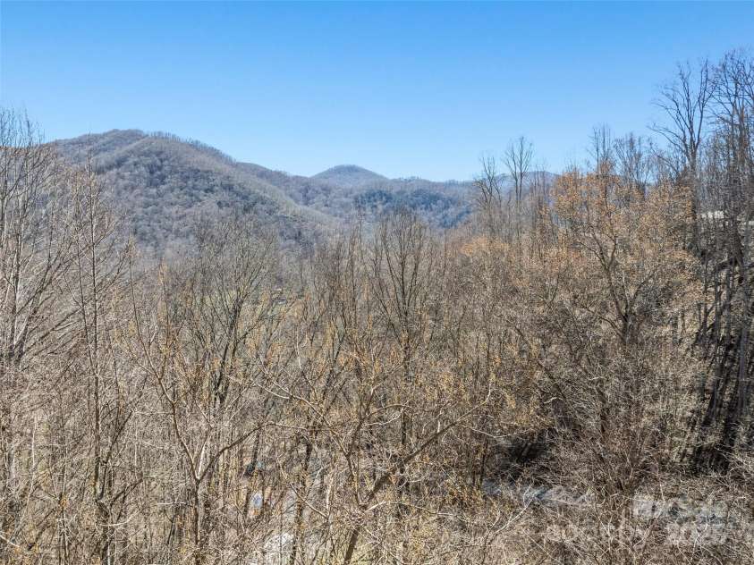 454 Short Ridge Lane, Clyde, NC 28721.  MLS# CAR4233022, YatesRealty ID 1948. 