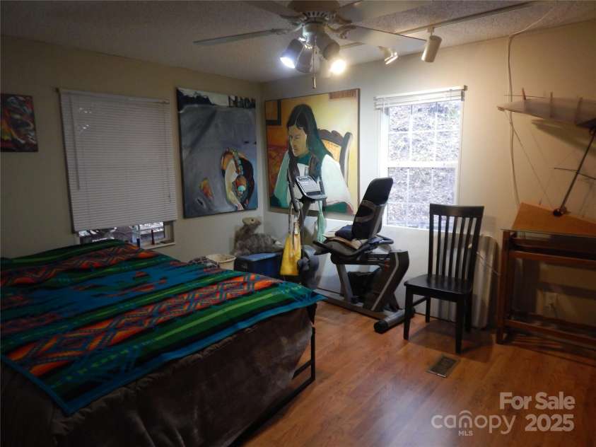 454 Short Ridge Lane, Clyde, NC 28721.  MLS# CAR4233022, YatesRealty ID 1948. 