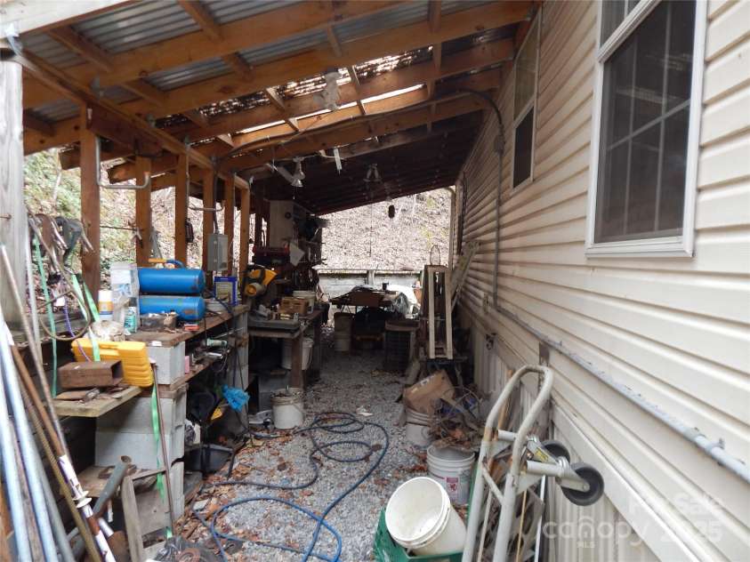 454 Short Ridge Lane, Clyde, NC 28721.  MLS# CAR4233022, YatesRealty ID 1948. 