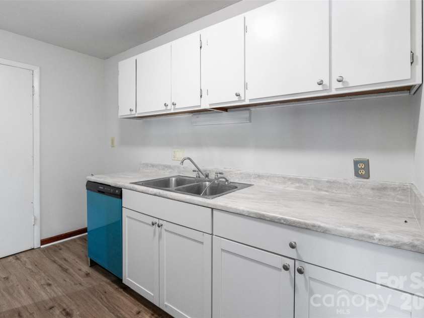 5016 Sardis Road, Charlotte, NC 28270.  MLS# CAR4379484, YatesRealty ID 19480. 