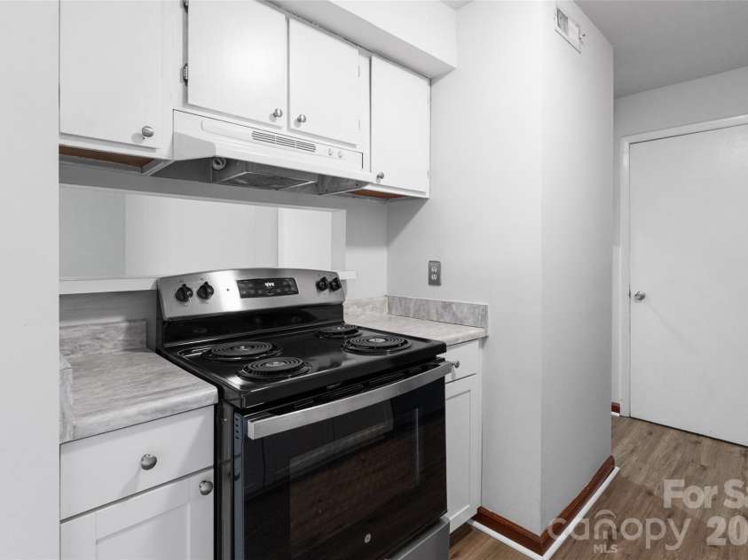 5016 Sardis Road, Charlotte, NC 28270.  MLS# CAR4379484, YatesRealty ID 19480. 