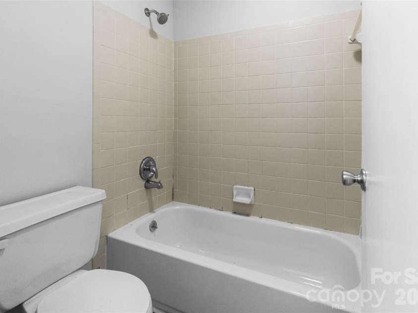 5016 Sardis Road, Charlotte, NC 28270.  MLS# CAR4379484, YatesRealty ID 19480. 