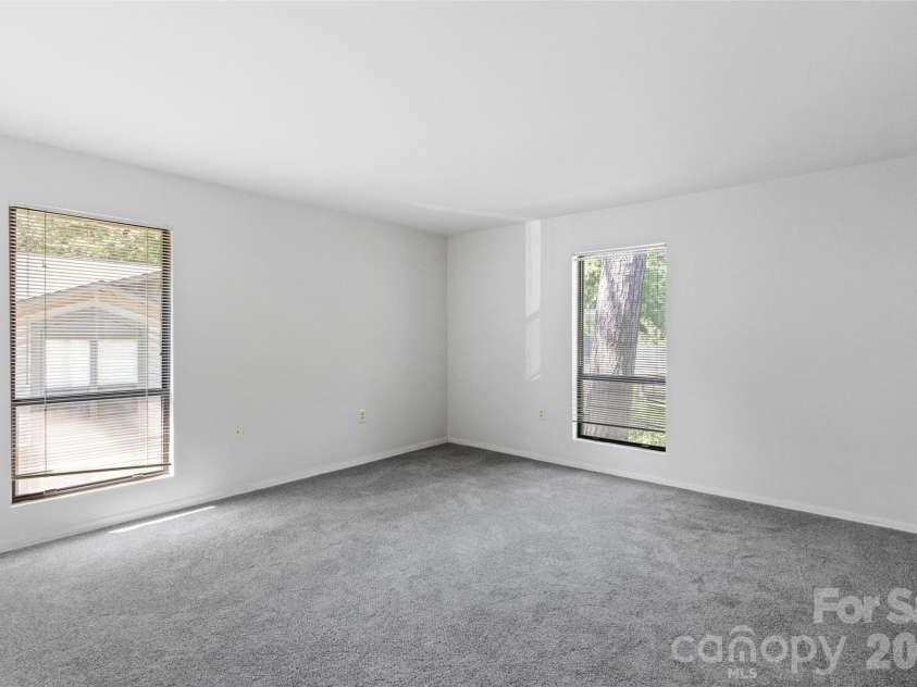 5016 Sardis Road, Charlotte, NC 28270.  MLS# CAR4379484, YatesRealty ID 19480. 