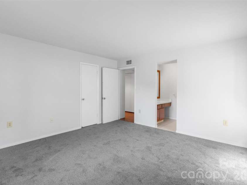 5016 Sardis Road, Charlotte, NC 28270.  MLS# CAR4379484, YatesRealty ID 19480. 