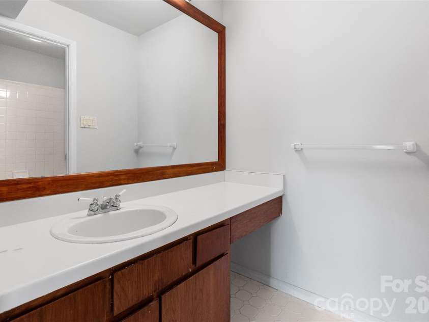 5016 Sardis Road, Charlotte, NC 28270.  MLS# CAR4379484, YatesRealty ID 19480. 