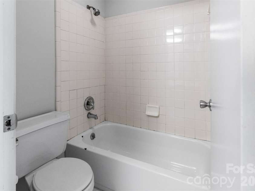 5016 Sardis Road, Charlotte, NC 28270.  MLS# CAR4379484, YatesRealty ID 19480. 