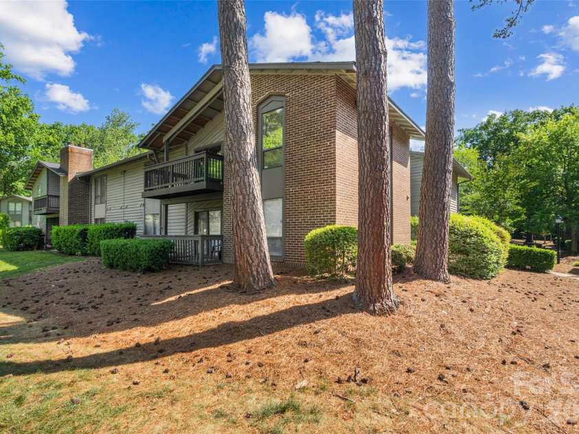 5016 Sardis Road, Charlotte, NC 28270.  MLS# CAR4379484, YatesRealty ID 19480. 