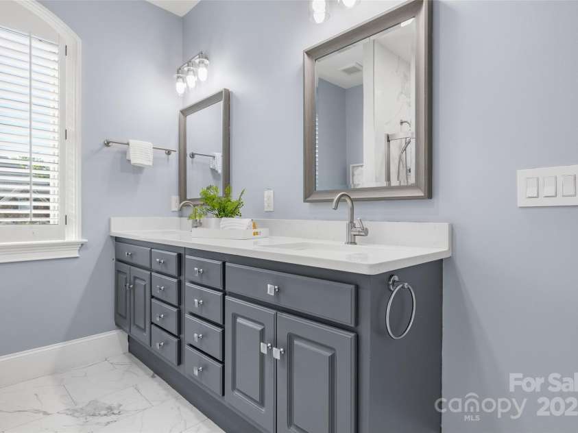 9219 Whispering Wind Drive, Charlotte, NC 28277.  MLS# CAR4261114, YatesRealty ID 19480. Jack and Jill setup bath