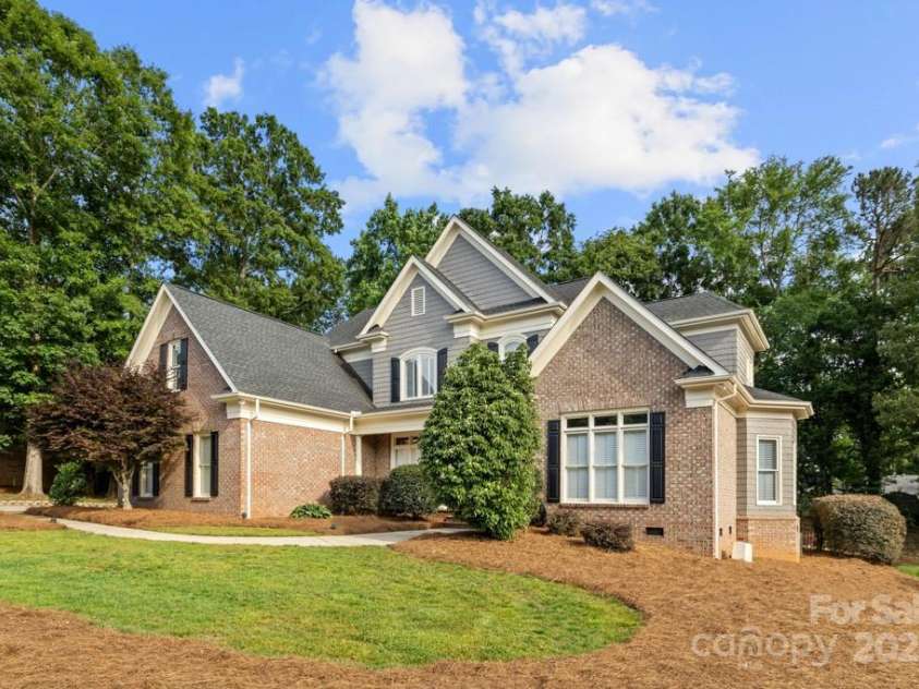 9219 Whispering Wind Drive, Charlotte, NC 28277.  MLS# CAR4261114, YatesRealty ID 19480. Just washed exterior is gleaming!