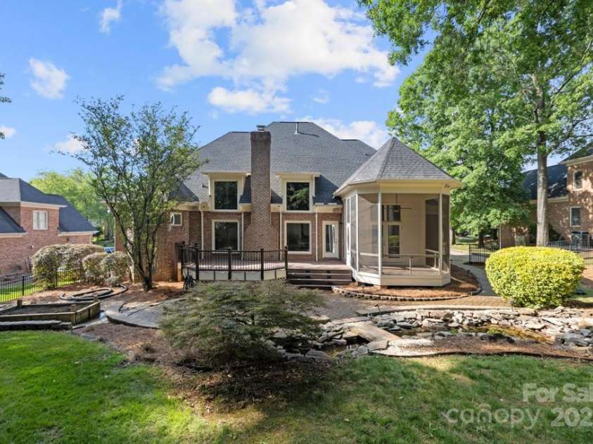 9219 Whispering Wind Drive, Charlotte, NC 28277.  MLS# CAR4261114, YatesRealty ID 19480. Planter box on the left side.