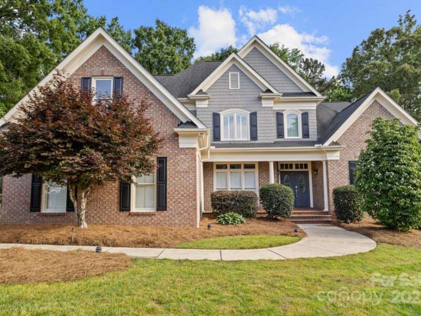 9219 Whispering Wind Drive, Charlotte, NC 28277.  MLS# CAR4261114, YatesRealty ID 19480. Surrounded by large mature trees all around!