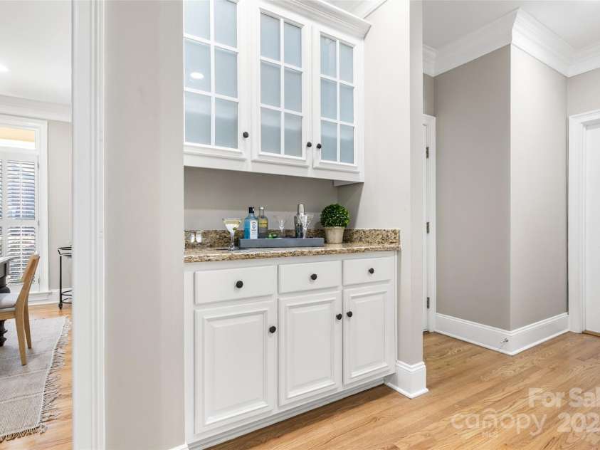9219 Whispering Wind Drive, Charlotte, NC 28277.  MLS# CAR4261114, YatesRealty ID 19480. Wet bar area.