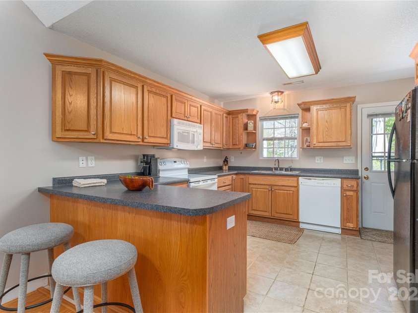 104 Kerlee Street, Black Mountain, NC 28711.  MLS# CAR4245652, YatesRealty ID 19482. Kitchen