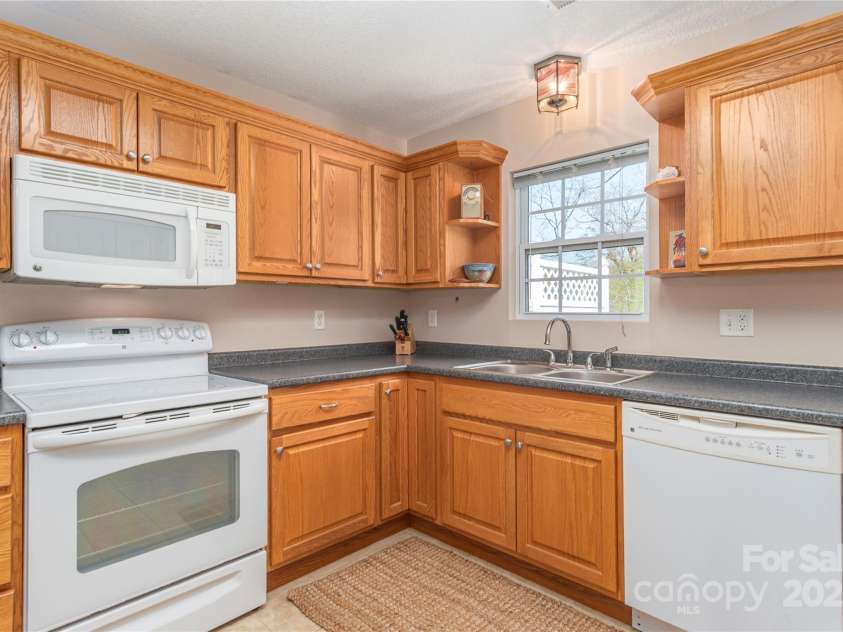 104 Kerlee Street, Black Mountain, NC 28711.  MLS# CAR4245652, YatesRealty ID 19482. Kitchen