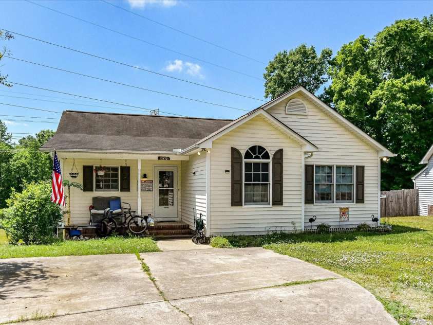 1472 Ridgewood Drive, Concord, NC 28027.  MLS# CAR4379577, YatesRealty ID 19482. 