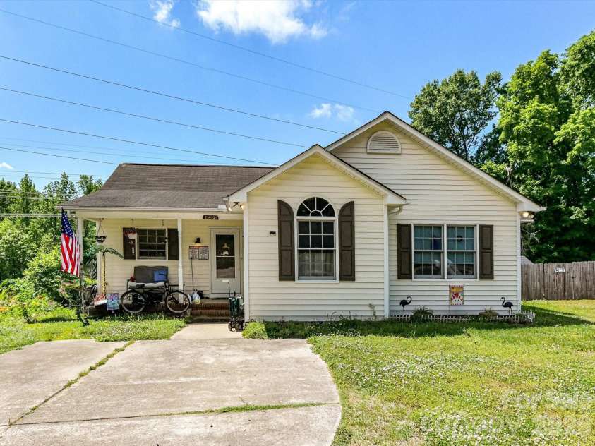 1472 Ridgewood Drive, Concord, NC 28027.  MLS# CAR4379577, YatesRealty ID 19482. 