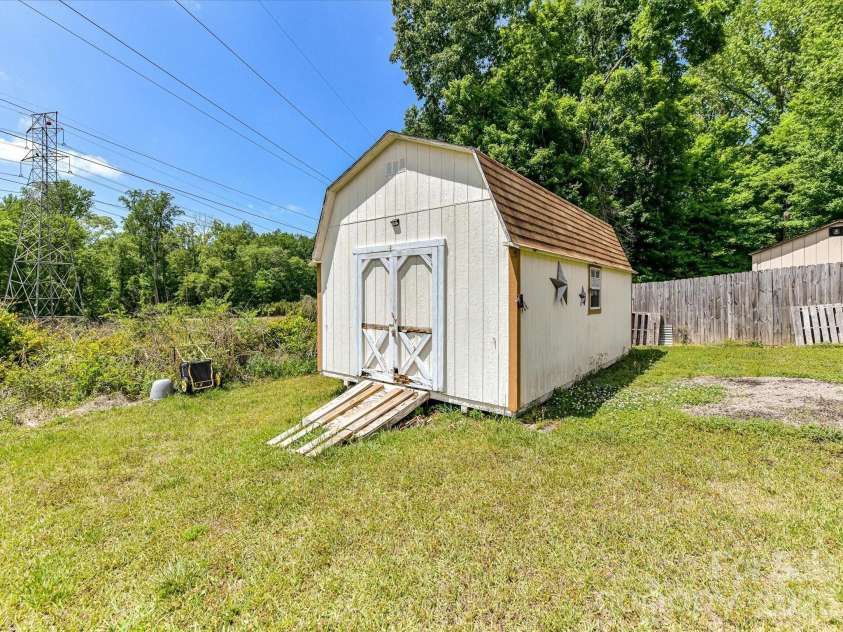 1472 Ridgewood Drive, Concord, NC 28027.  MLS# CAR4379577, YatesRealty ID 19482. 
