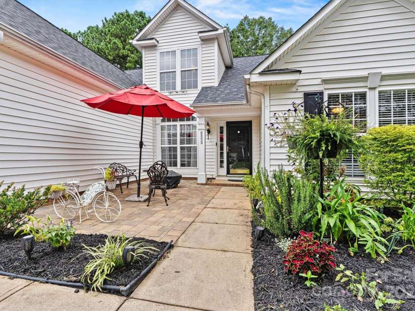 6859 Lakecrest Court, Denver, NC 28037.  MLS# CAR4290667, YatesRealty ID 19483. Enjoy coffee on your front patio