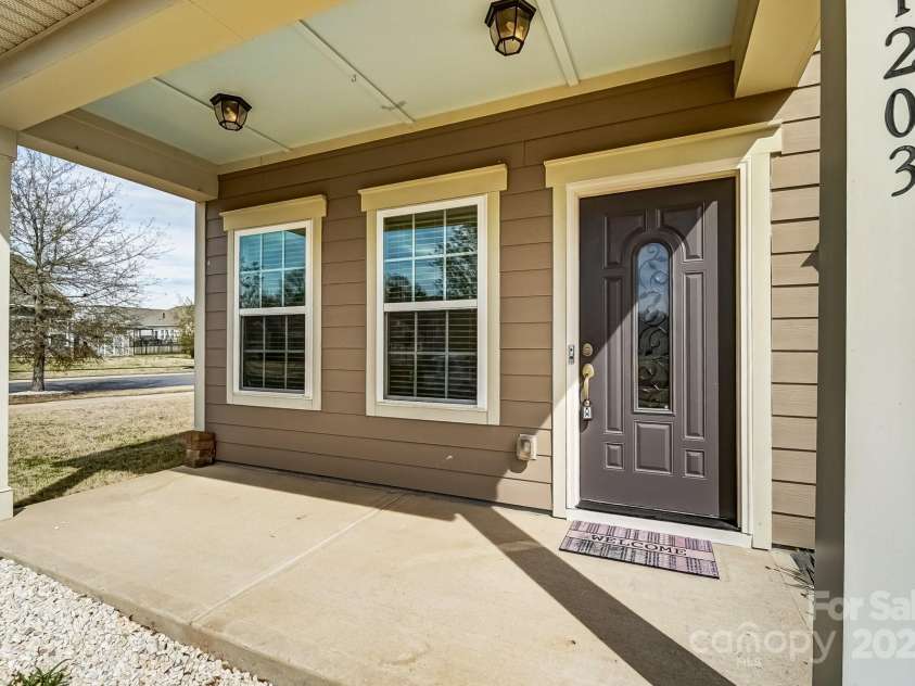 11203 Chapeclane Road, Charlotte, NC 28278.  MLS# CAR4235589, YatesRealty ID 19484. 