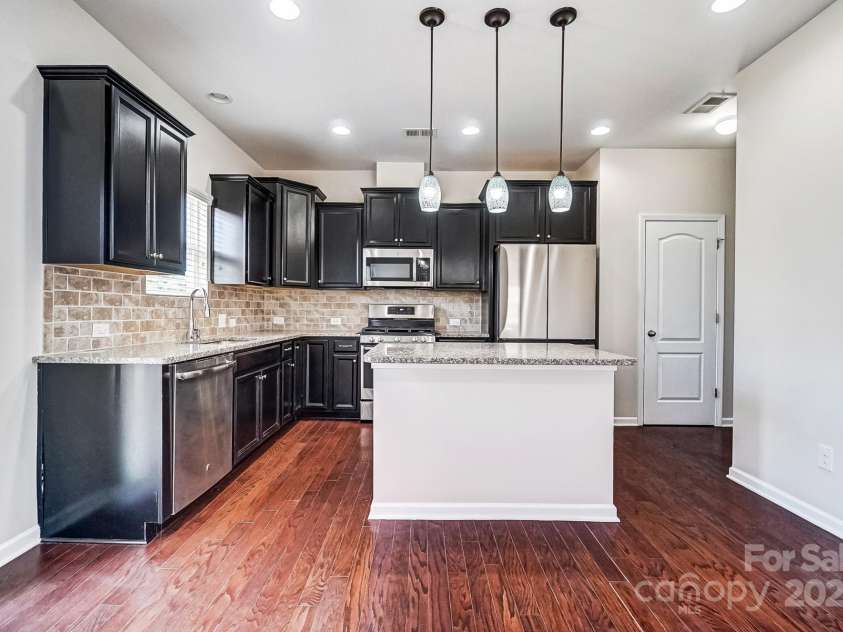 11203 Chapeclane Road, Charlotte, NC 28278.  MLS# CAR4235589, YatesRealty ID 19484. 