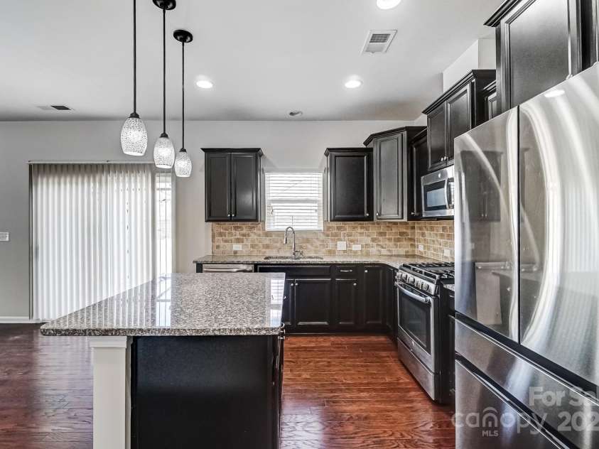 11203 Chapeclane Road, Charlotte, NC 28278.  MLS# CAR4235589, YatesRealty ID 19484. 