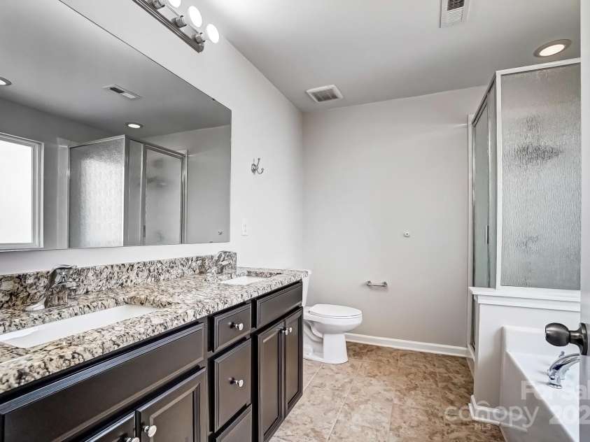 11203 Chapeclane Road, Charlotte, NC 28278.  MLS# CAR4235589, YatesRealty ID 19484. 