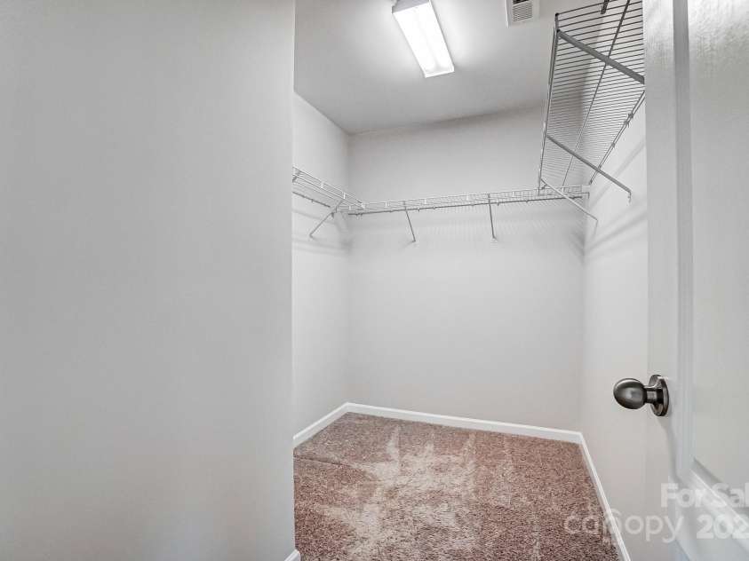 11203 Chapeclane Road, Charlotte, NC 28278.  MLS# CAR4235589, YatesRealty ID 19484. 