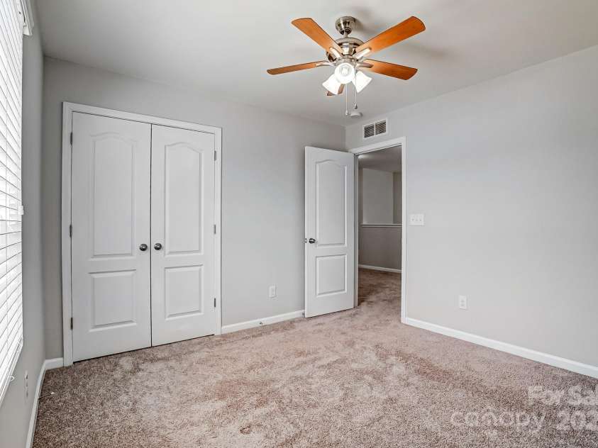 11203 Chapeclane Road, Charlotte, NC 28278.  MLS# CAR4235589, YatesRealty ID 19484. 