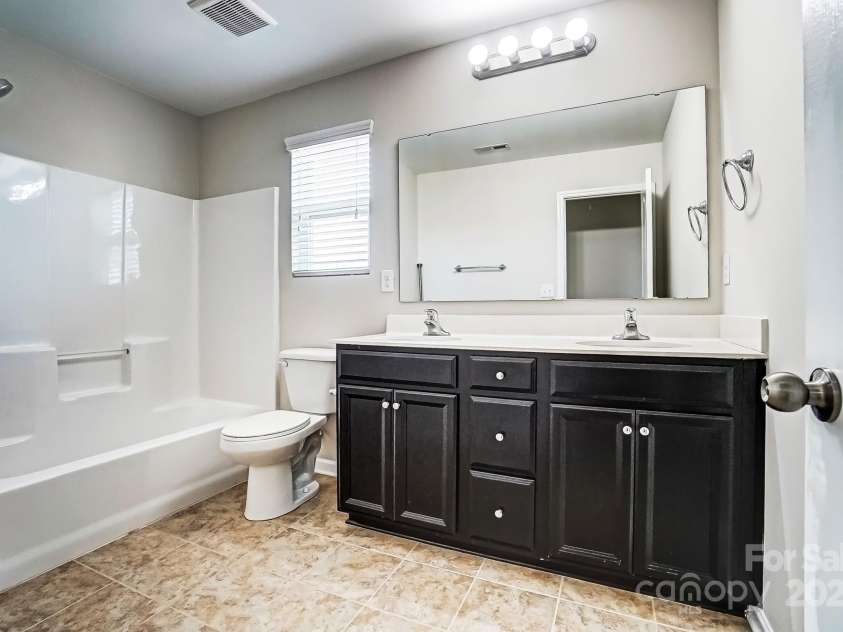 11203 Chapeclane Road, Charlotte, NC 28278.  MLS# CAR4235589, YatesRealty ID 19484. 