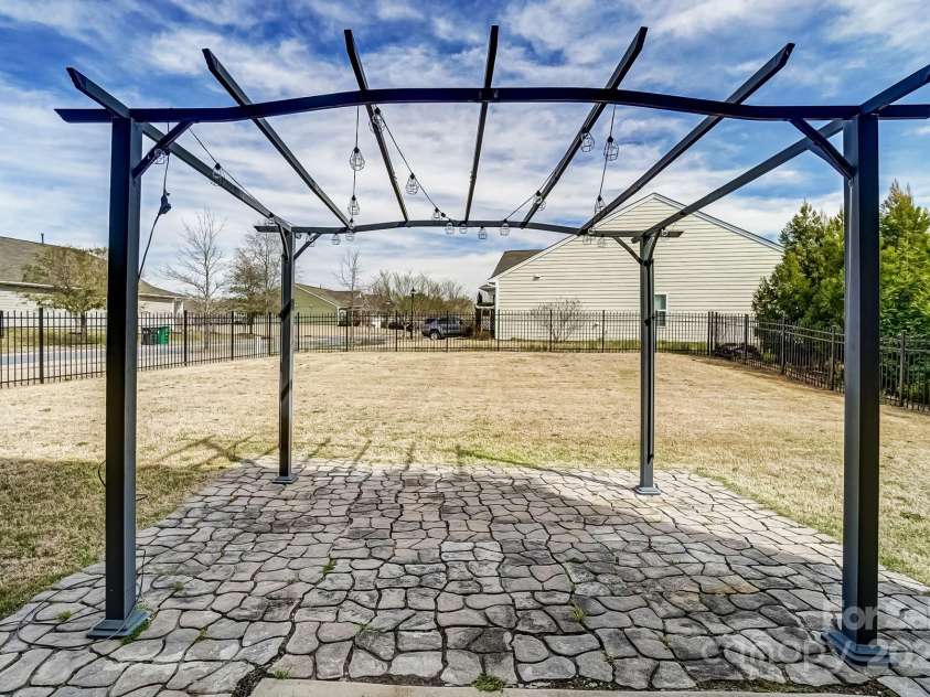 11203 Chapeclane Road, Charlotte, NC 28278.  MLS# CAR4235589, YatesRealty ID 19484. 
